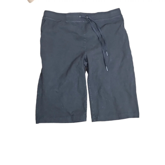 Danskin Black athletic Capris Size 8 - Picture 1 of 3